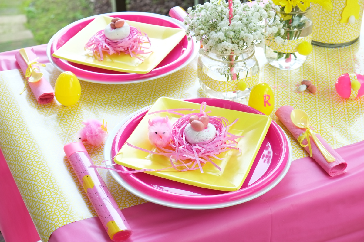 55 Top Photos Pink And Yellow Table Decorations - Pink And Yellow Cupcakes On Banquet Table Stock Photo Image Of Elegant Napkin 124415600