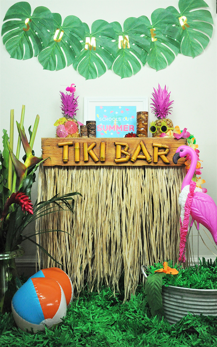 Easy and fun DIY photobooth for your tropical party - Fern and Maple