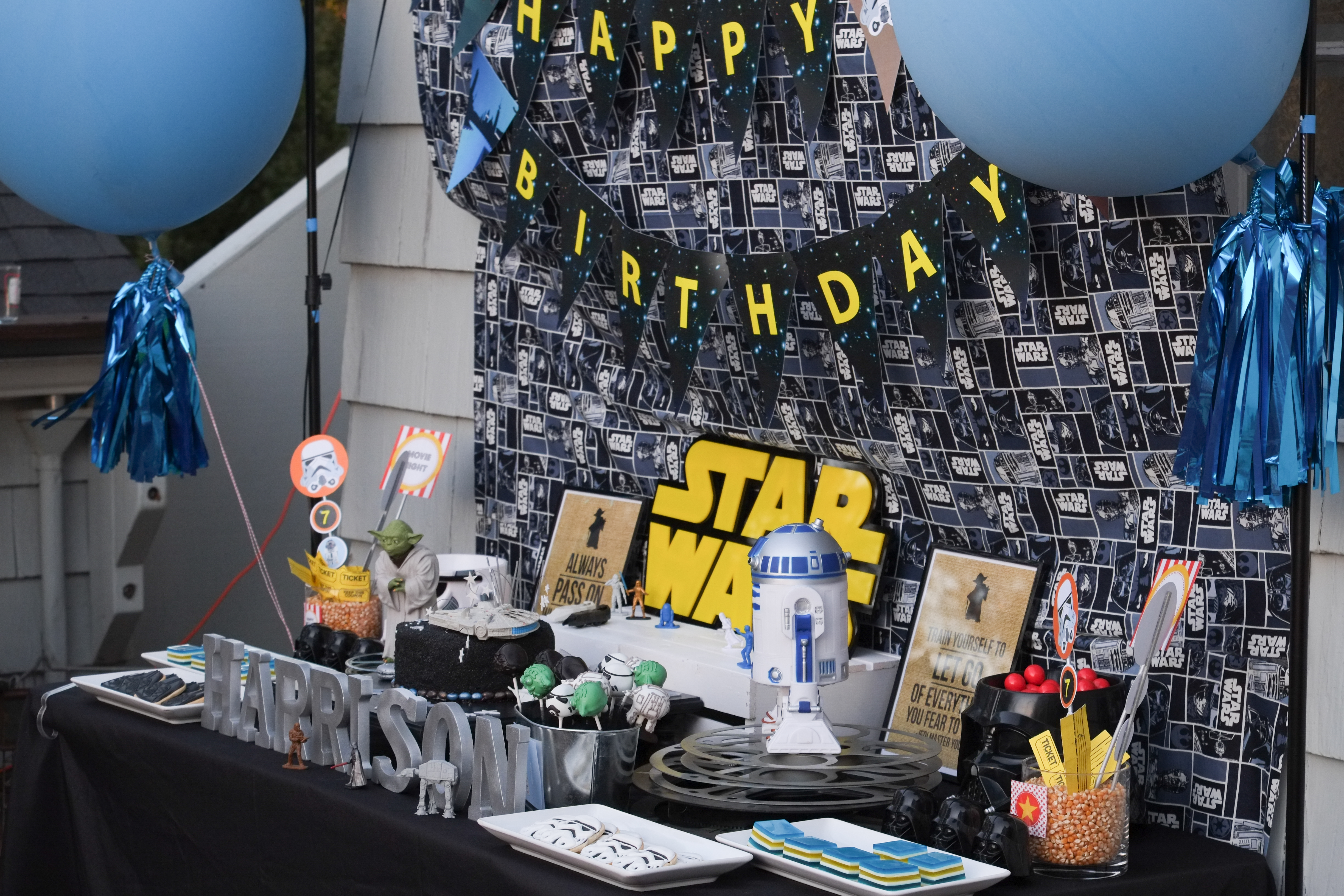 Star Wars Party Ideas and FREEBIES