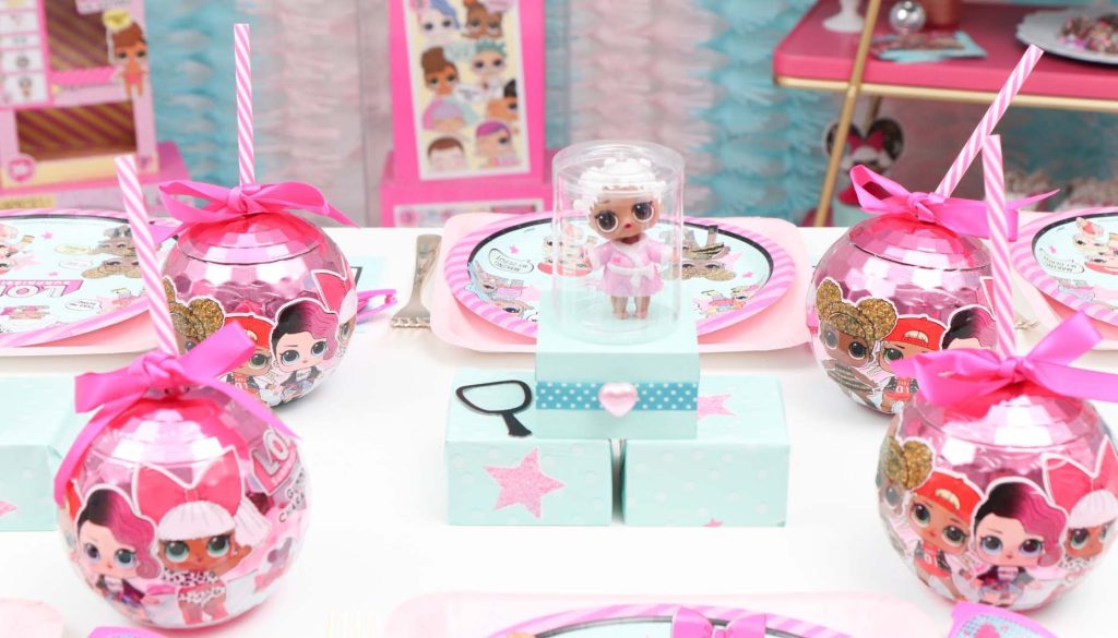 Lol dolls table online and chairs