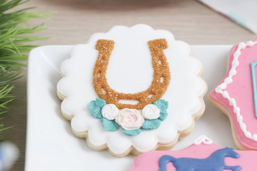 St. Patrick's Day Horseshoe Craft - The Gingerbread Pony