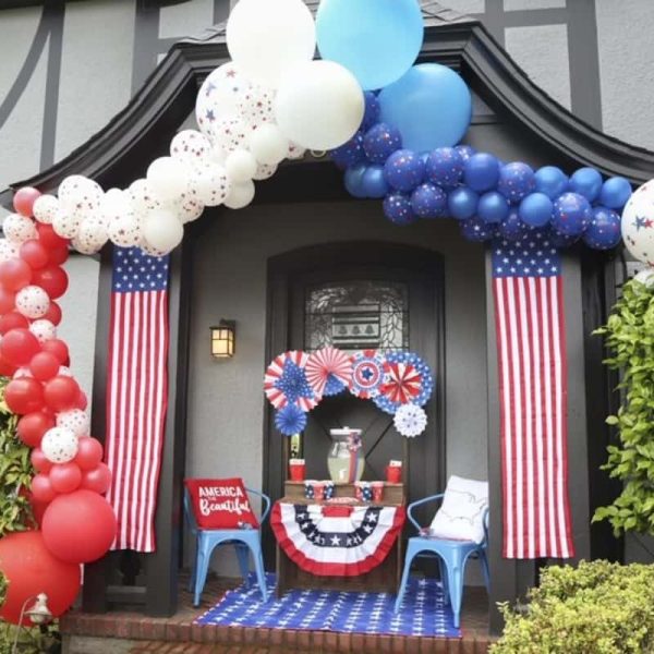 fourth of July front porch ballon garland