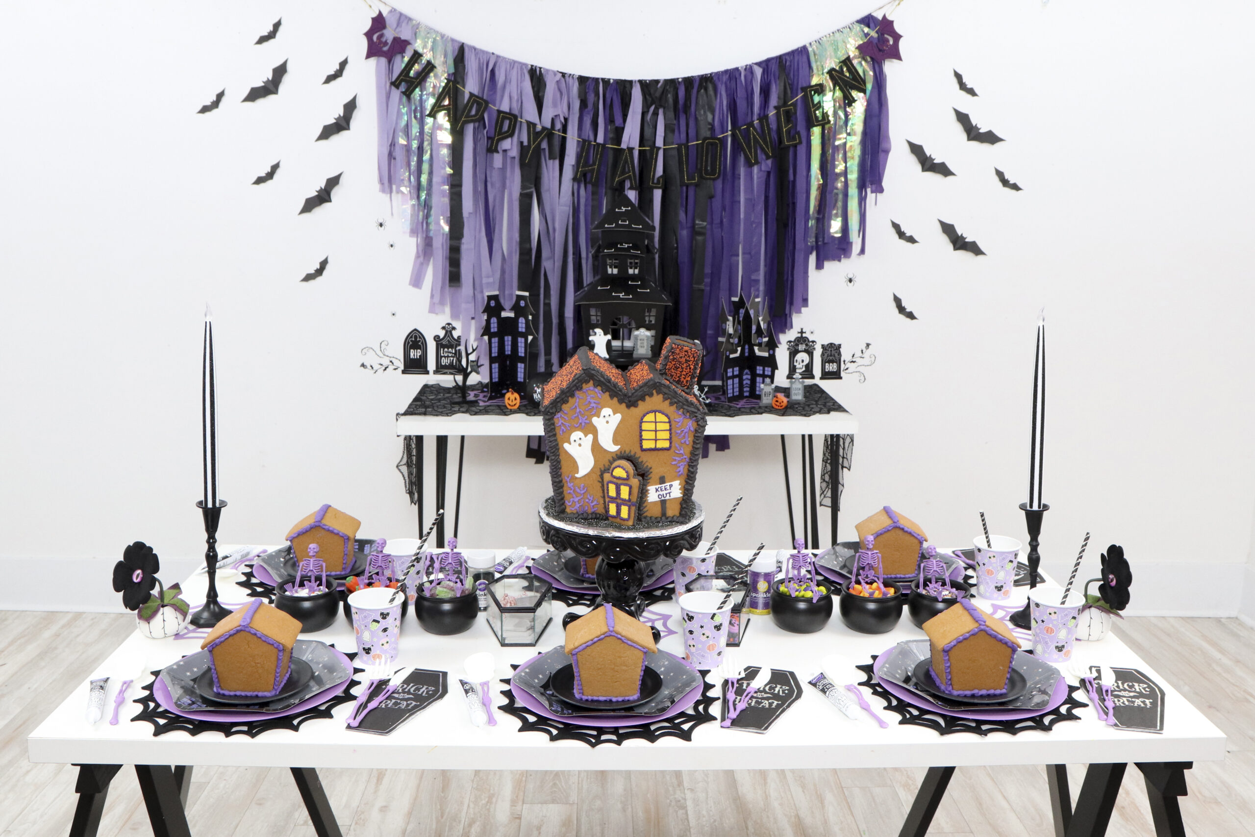 How to Plan a Gingerbread Haunted House Decorating Party