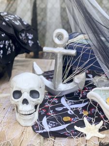 10 Themed Table Or Trunk Ideas for a Halloween Community Festival ...