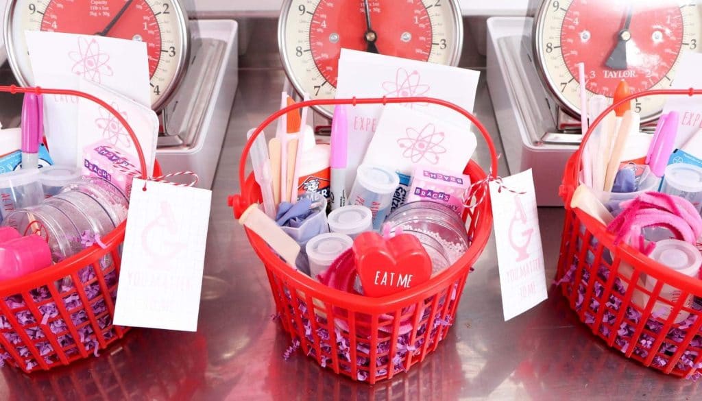 Create "Laboratory Kits" for kids who love to learn this Valentine's Day! Get all of the details for a pink and red Valentine's Day Science Party for kids now at fernandmaple.com!