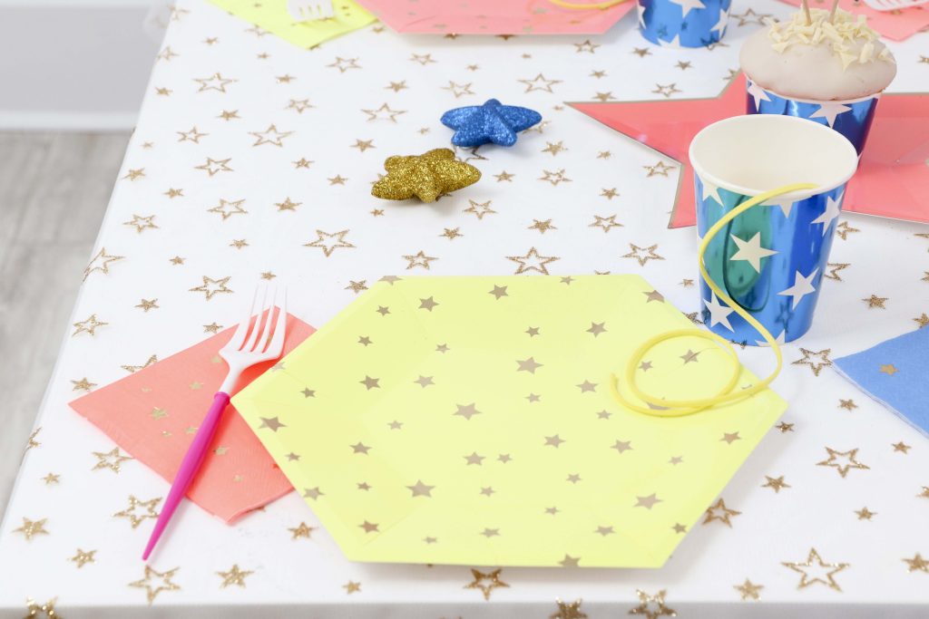 Wonder Woman 1984 Inspired Party Place Settings