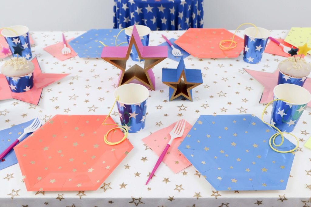 Wonder Woman 1984 Inspired Party Place Settings