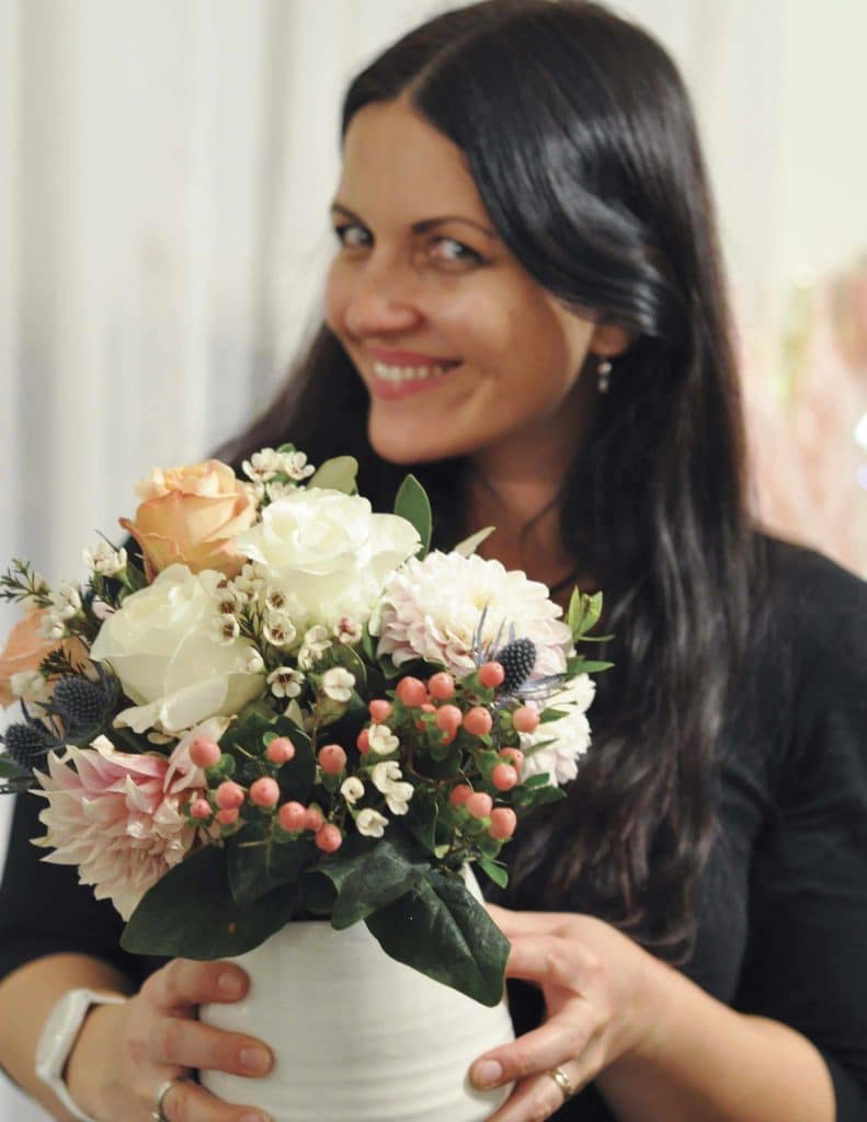 Friends and flowers- throw a fun floral arranging party with tips from fernandmaple.com!