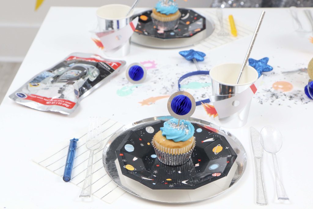 Space Party Place Settings - Looking to throw a Space or Rocket themed birthday? Check out this game-changing “party in a box” recommendation as well as tips for personalizing the party! Get details now at fernandmaple.com.