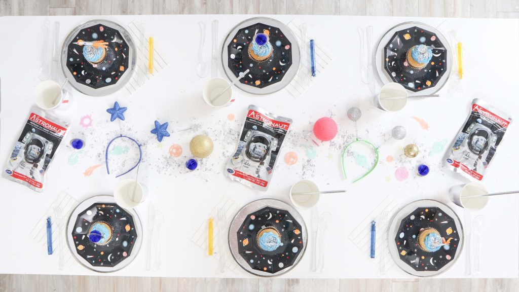 Space Party Table Setting - Looking to throw a Space or Rocket themed birthday? Check out this game-changing “party in a box” recommendation as well as tips for personalizing the party! Get details now at fernandmaple.com.