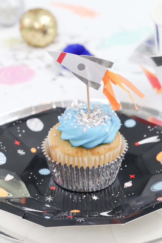 Space Party Cupcakes - Looking to throw a Space or Rocket themed birthday? Check out this game-changing “party in a box” recommendation as well as tips for personalizing the party! Get details now at fernandmaple.com.