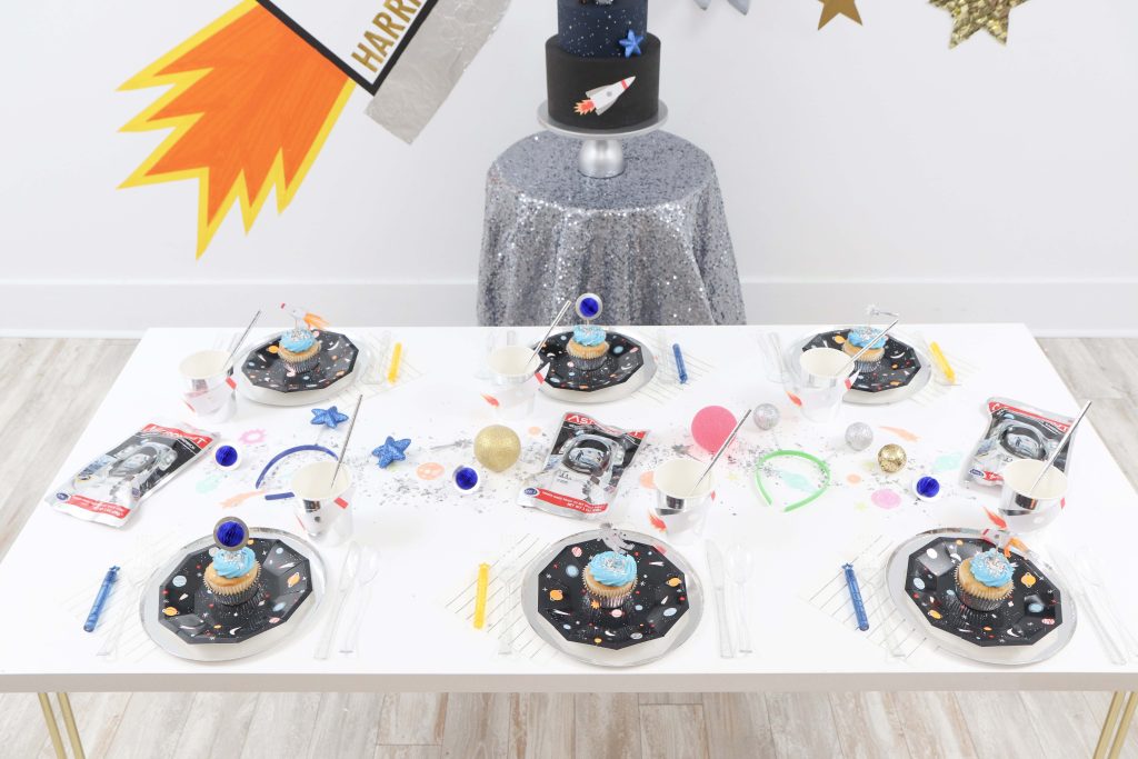 Space Party Table Setting - Looking to throw a Space or Rocket themed birthday? Check out this game-changing “party in a box” recommendation as well as tips for personalizing the party! Get details now at fernandmaple.com.