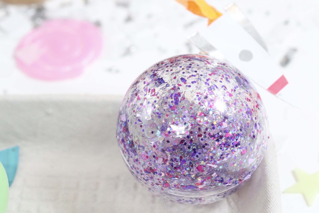 DIY Planet Ornaments - get more space-themed craft ideas now at fernandmaple.com!