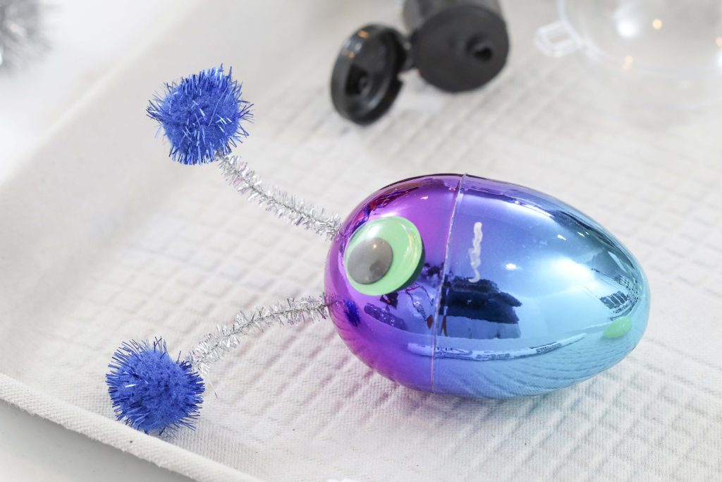 DIY Egg Aliens - get more space-themed craft ideas now at fernandmaple.com!