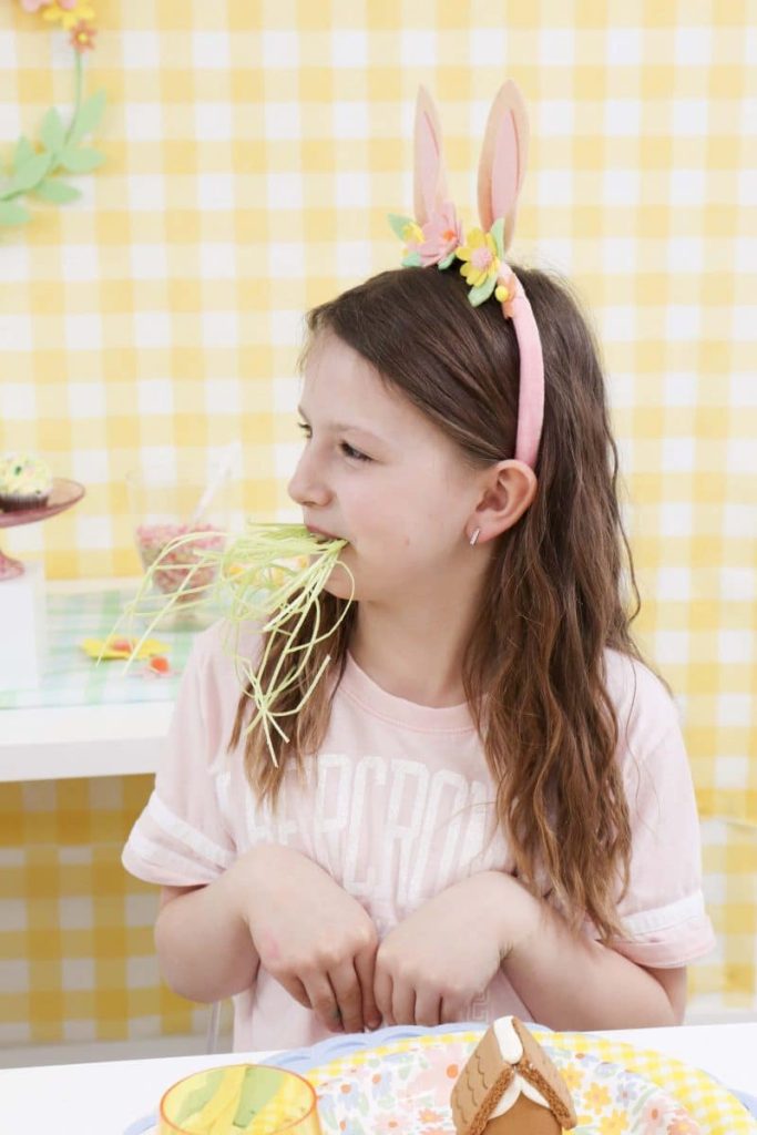 Edible grass for a Spring Gingerbread House decorating party - get more Spring Party inspiration now at fernandmaple.com!