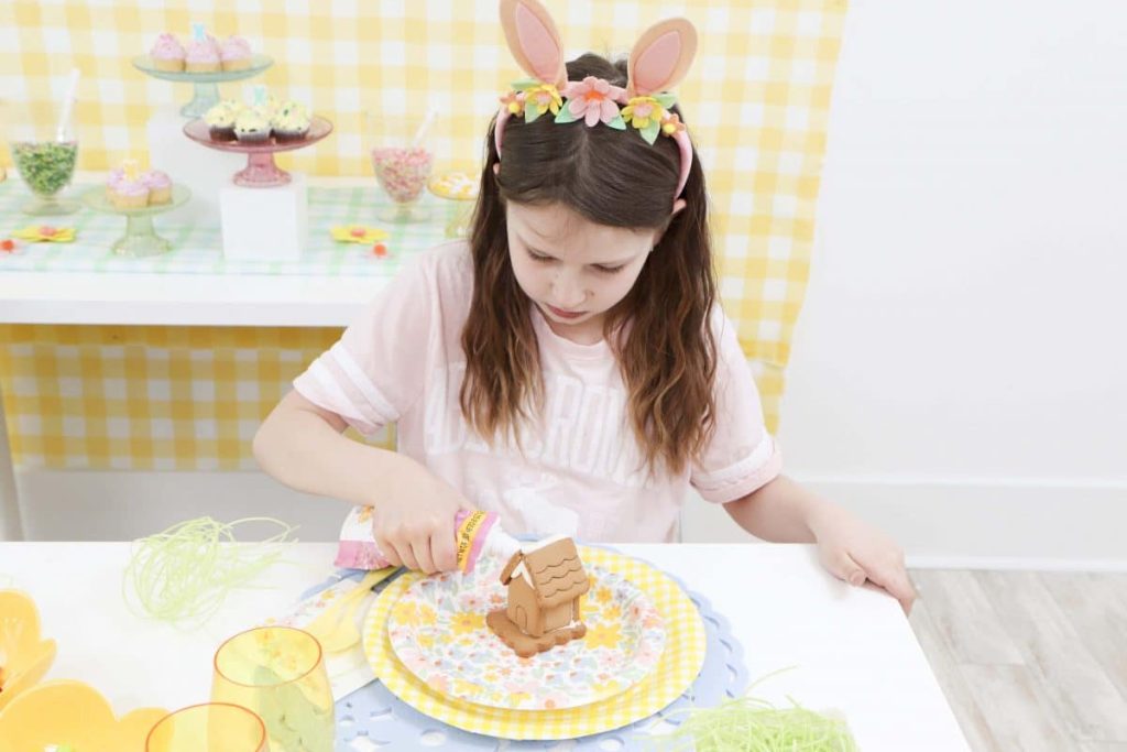 Spring Gingerbread House decorating party - get more Spring Party inspiration now at fernandmaple.com!