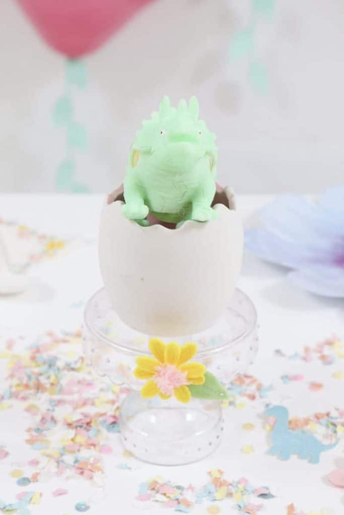 DIY Pastel Spring Dinosaur Centerpieces - get more Spring Dinosaur Party inspiration at fernandmaple.com!