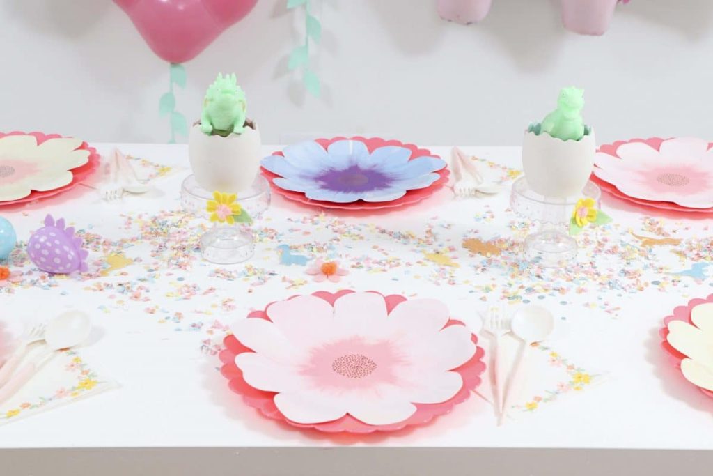 DIY Pastel Spring Dinosaur Party Floral Place Settings - get more Spring Dinosaur Party inspiration at fernandmaple.com!