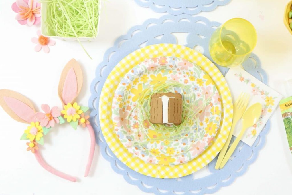 Pastel place settings for a Spring Gingerbread House decorating party - get more Spring Party inspiration now at fernandmaple.com!