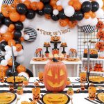 black and orange halloween balloon garland