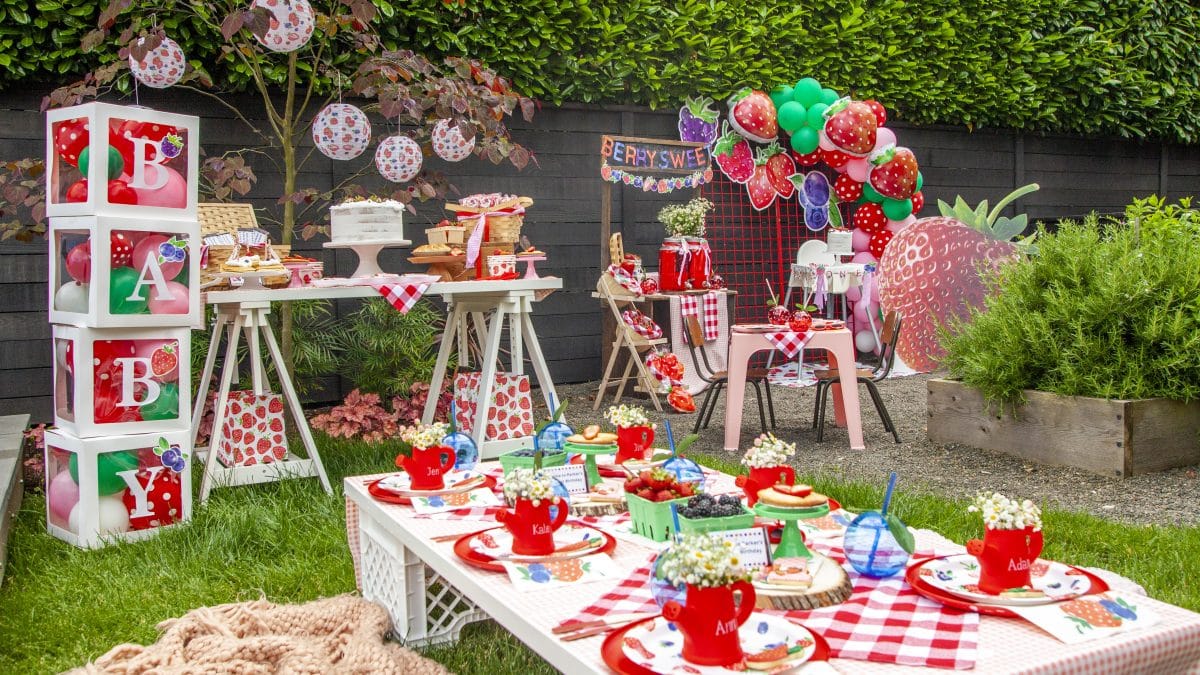 Alice in Wonderland Party Decorations Supplies 1st Birthday Girl Serves 10  Guests Tablecloth,Plates, Cake Plates