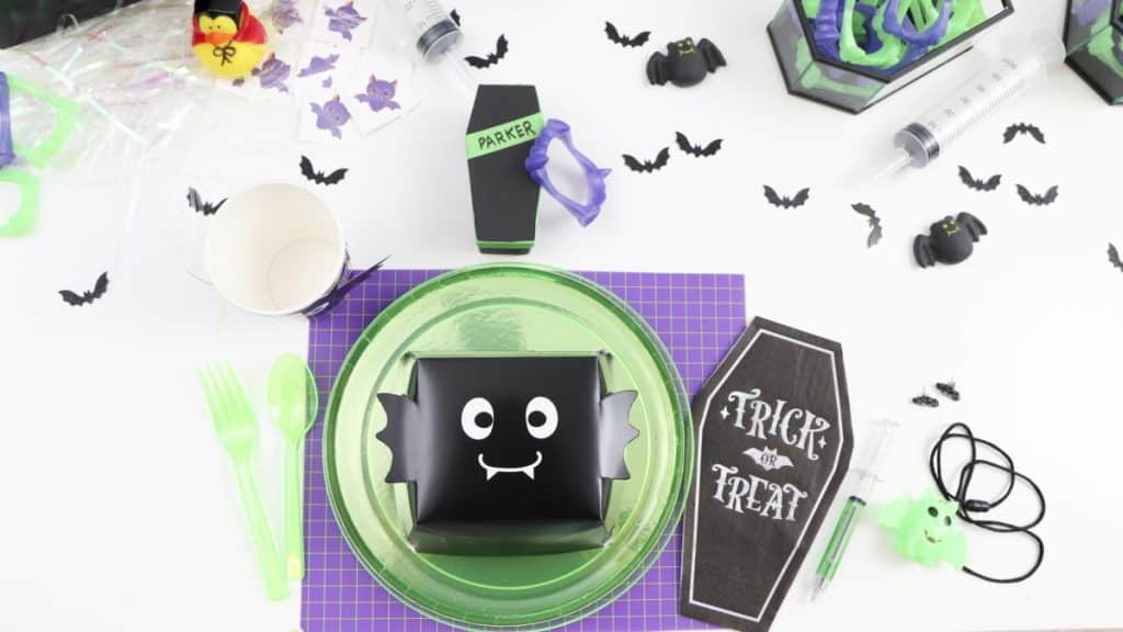 Bat Halloween Place Cards - Hey, Let's Make Stuff