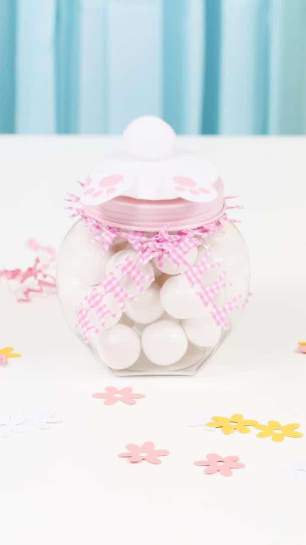DIY Mini Candy Jar Party Favors for Holidays and Special Occasions