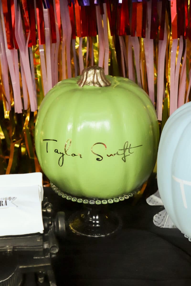 taylor-swift-trunk-or-treat-035