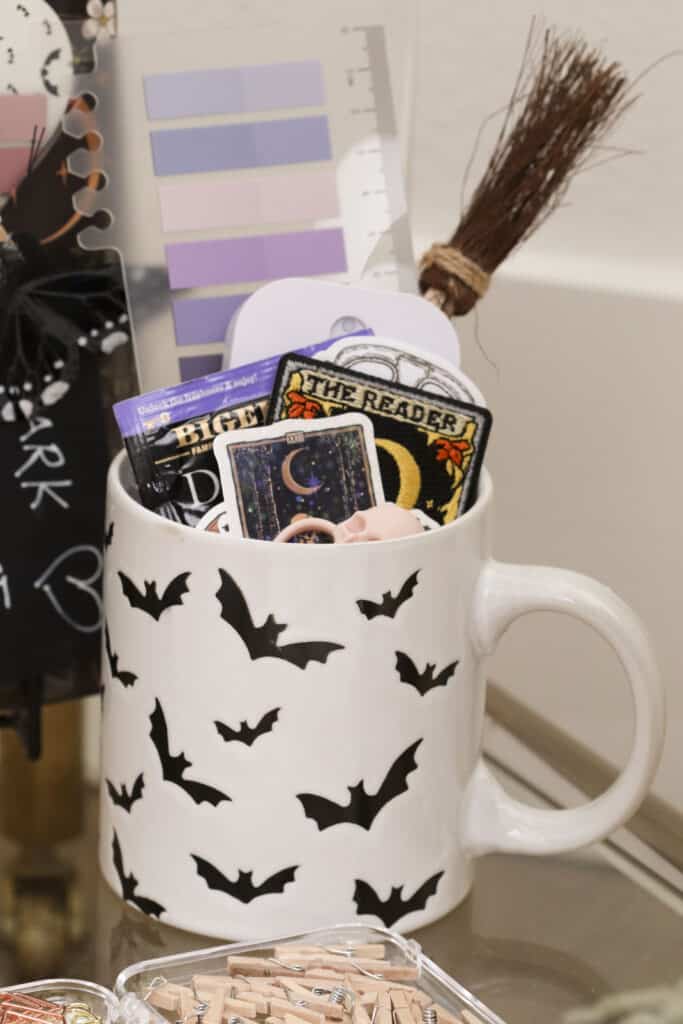 Bookish gift mugs with tea bags stickers and straw toppers